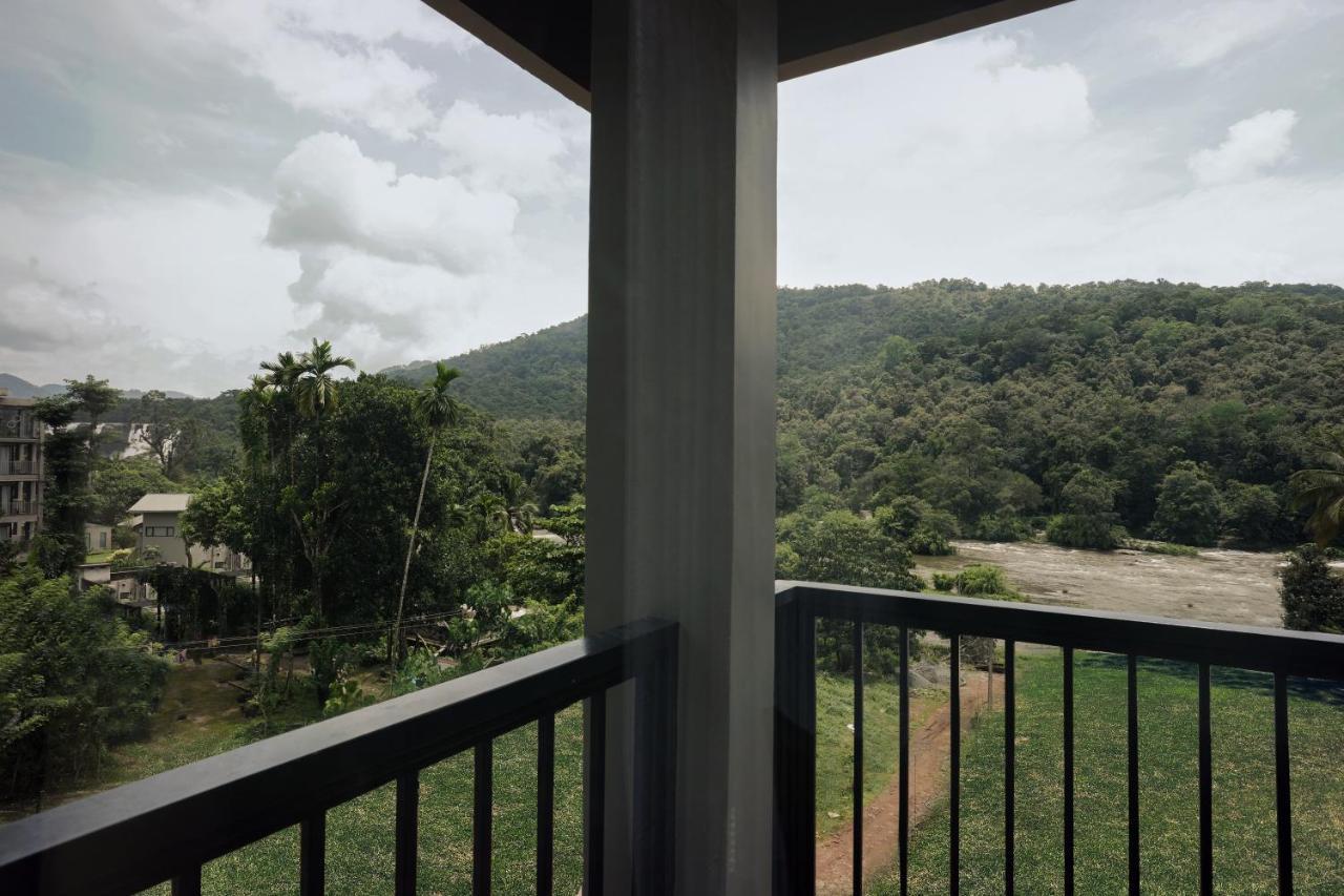 Bluemist Resorts Athirappilly Exterior photo